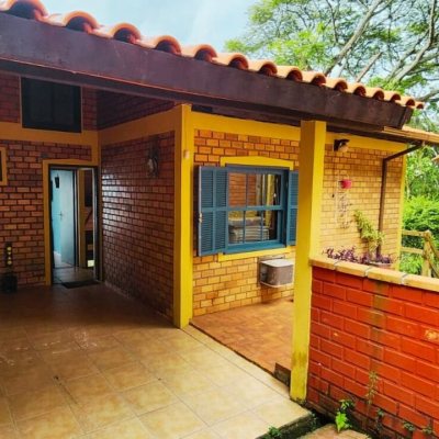 Sobrado Residencial com 180m², 5 quartos (sendo 1 suíte), 2 garagens, no bairro Ribeirão Da Ilha em Florianópolis
