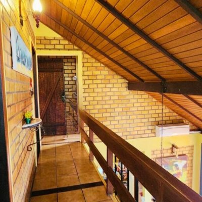 Sobrado Residencial com 180m², 5 quartos (sendo 1 suíte), 2 garagens, no bairro Ribeirão Da Ilha em Florianópolis