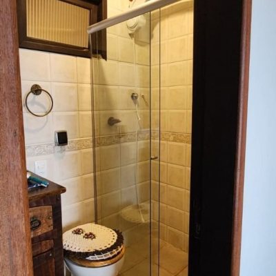 Sobrado Residencial com 180m², 5 quartos (sendo 1 suíte), 2 garagens, no bairro Ribeirão Da Ilha em Florianópolis