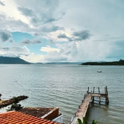 Sobrado Residencial com 180m², 5 quartos (sendo 1 suíte), 2 garagens, no bairro Ribeirão Da Ilha em Florianópolis