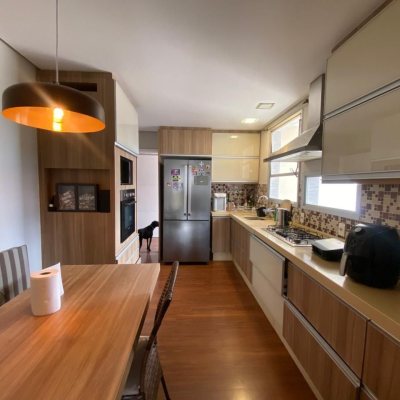 Cobertura com 501m², 4 quartos, 3 suítes, 3 garagens, no bairro Pantanal em Florianópolis