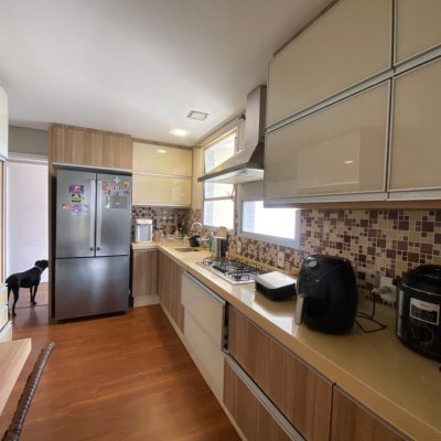 Cobertura com 501m², 4 quartos, 3 suítes, 3 garagens, no bairro Pantanal em Florianópolis