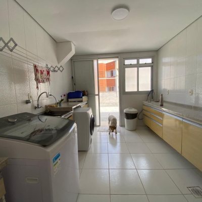 Cobertura com 501m², 4 quartos, 3 suítes, 3 garagens, no bairro Pantanal em Florianópolis
