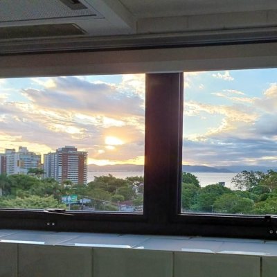 Apartamentos com 83m², 3 quartos (sendo 1 suíte), 2 garagens, no bairro Agronômica em Florianópolis