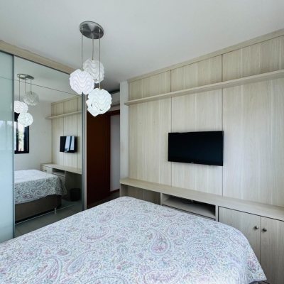 Apartamentos com 83m², 3 quartos, 1 suíte, 2 garagens, no bairro Agronômica em Florianópolis