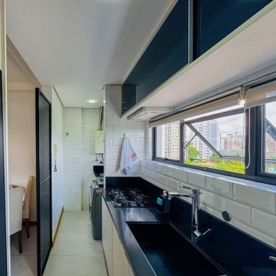 Apartamentos com 83m², 3 quartos, 1 suíte, 2 garagens, no bairro Agronômica em Florianópolis