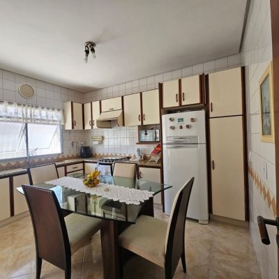 Casa Residencial com 90m², 2 quartos, 2 garagens, no bairro Jardim Cidade De Florianópolis em São José