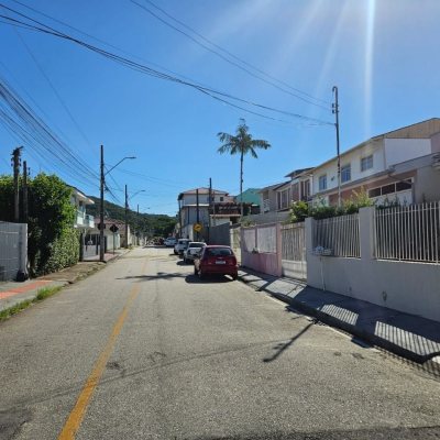 Casa Residencial com 90m², 2 quartos, 2 garagens, no bairro Jardim Cidade De Florianópolis em São José