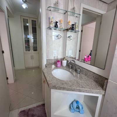 Apartamentos com 114m², 3 quartos, 1 suíte, 2 garagens, no bairro Coqueiros em Florianópolis