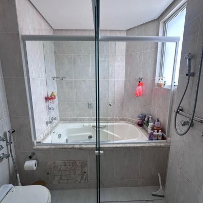 Apartamentos com 114m², 3 quartos, 1 suíte, 2 garagens, no bairro Coqueiros em Florianópolis