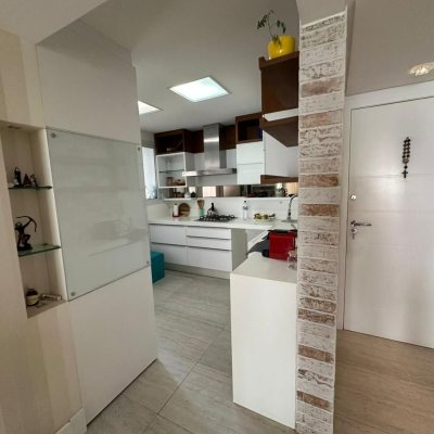 Apartamentos com 117m², 4 quartos, 1 suíte, 1 garagem, no bairro Itacorubi em Florianópolis