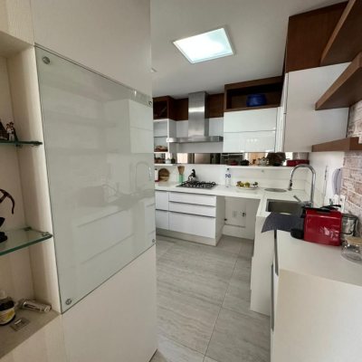 Apartamentos com 117m², 4 quartos, 1 suíte, 1 garagem, no bairro Itacorubi em Florianópolis