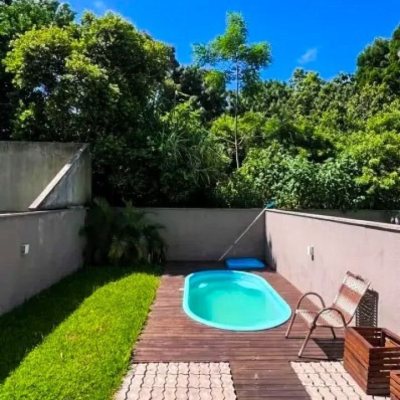 Sobrado Residencial com 100m², 3 quartos, 1 suíte, 2 garagens, no bairro Ingleses do Rio Vermelho em Florianópolis