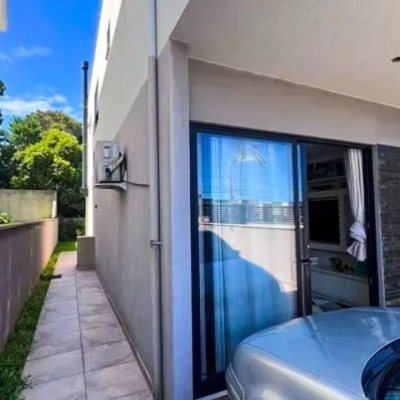 Sobrado Residencial com 100m², 3 quartos, 1 suíte, 2 garagens, no bairro Ingleses do Rio Vermelho em Florianópolis