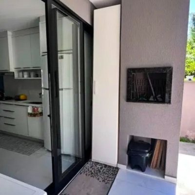 Sobrado Residencial com 100m², 3 quartos, 1 suíte, 2 garagens, no bairro Ingleses do Rio Vermelho em Florianópolis