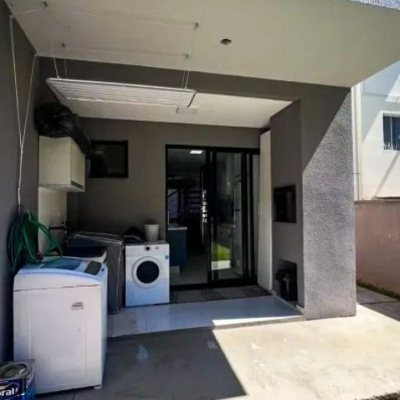 Sobrado Residencial com 100m², 3 quartos, 1 suíte, 2 garagens, no bairro Ingleses do Rio Vermelho em Florianópolis