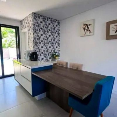 Sobrado Residencial com 100m², 3 quartos, 1 suíte, 2 garagens, no bairro Ingleses do Rio Vermelho em Florianópolis