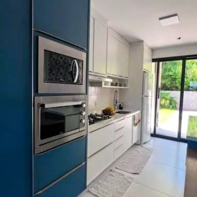 Sobrado Residencial com 100m², 3 quartos, 1 suíte, 2 garagens, no bairro Ingleses do Rio Vermelho em Florianópolis