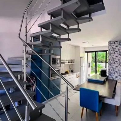 Sobrado Residencial com 100m², 3 quartos, 1 suíte, 2 garagens, no bairro Ingleses do Rio Vermelho em Florianópolis