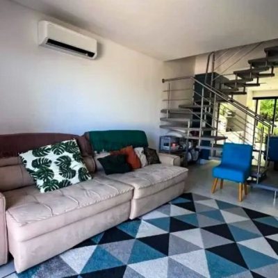 Sobrado Residencial com 100m², 3 quartos, 1 suíte, 2 garagens, no bairro Ingleses do Rio Vermelho em Florianópolis