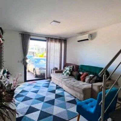 Sobrado Residencial com 100m², 3 quartos, 1 suíte, 2 garagens, no bairro Ingleses do Rio Vermelho em Florianópolis