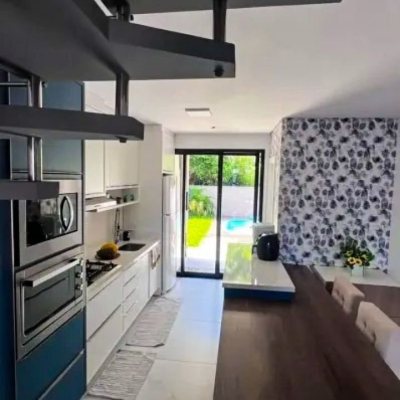 Sobrado Residencial com 100m², 3 quartos, 1 suíte, 2 garagens, no bairro Ingleses do Rio Vermelho em Florianópolis