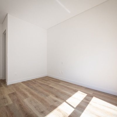 Apartamentos com 96m², 2 quartos, 2 suítes, 2 garagens, no bairro João Paulo em Florianópolis