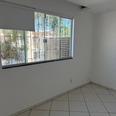 Casa Residencial com 160m², 2 quartos, 2 garagens, no bairro Balneário em Florianópolis