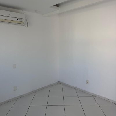 Casa Residencial com 160m², 2 quartos, 2 garagens, no bairro Balneário em Florianópolis