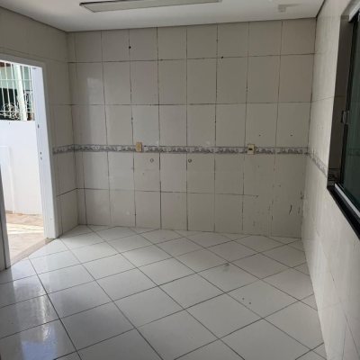 Casa Residencial com 160m², 2 quartos, 2 garagens, no bairro Balneário em Florianópolis