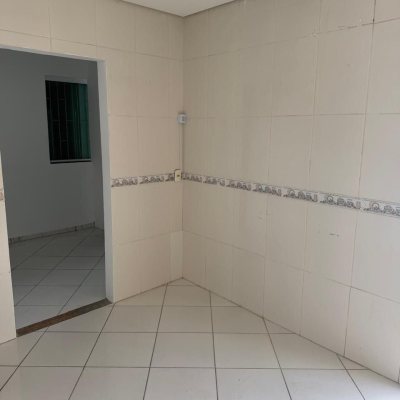 Casa Residencial com 160m², 2 quartos, 2 garagens, no bairro Balneário em Florianópolis