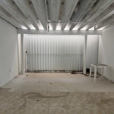 Casa Residencial com 160m², 2 quartos, 2 garagens, no bairro Balneário em Florianópolis