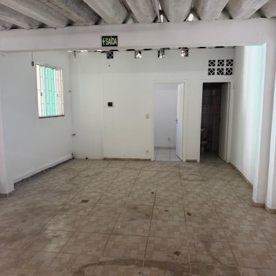 Casa Residencial com 160m², 2 quartos, 2 garagens, no bairro Balneário em Florianópolis