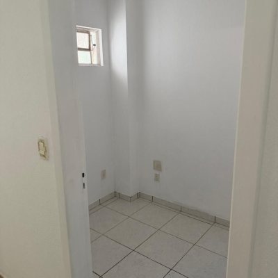 Casa Residencial com 160m², 2 quartos, 2 garagens, no bairro Balneário em Florianópolis