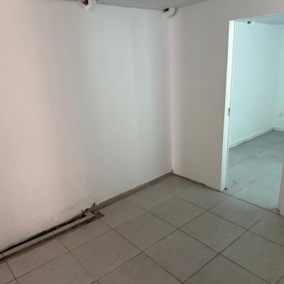 Casa Residencial com 160m², 2 quartos, 2 garagens, no bairro Balneário em Florianópolis