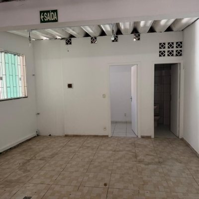 Casa Residencial com 160m², 2 quartos, 2 garagens, no bairro Balneário em Florianópolis