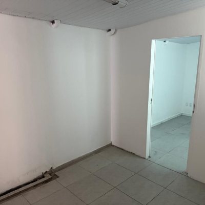 Casa Residencial com 160m², 2 quartos, 2 garagens, no bairro Balneário em Florianópolis