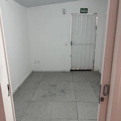 Casa Residencial com 160m², 2 quartos, 2 garagens, no bairro Balneário em Florianópolis