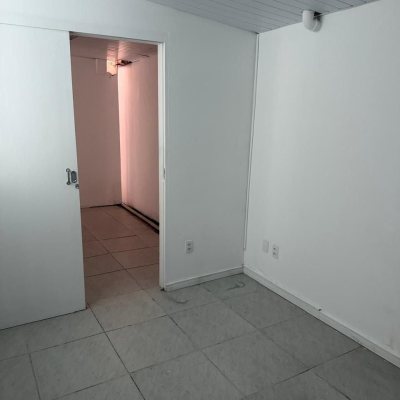 Casa Residencial com 160m², 2 quartos, 2 garagens, no bairro Balneário em Florianópolis