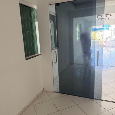 Casa Residencial com 160m², 2 quartos, 2 garagens, no bairro Balneário em Florianópolis