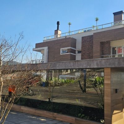 Apartamentos com 42m², 1 quarto, 2 garagens, no bairro Córrego Grande em Florianópolis