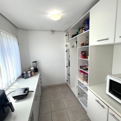 Casa Residencial com 348m², 5 quartos (sendo 2 suítes), 5 garagens, no bairro Centro em São José