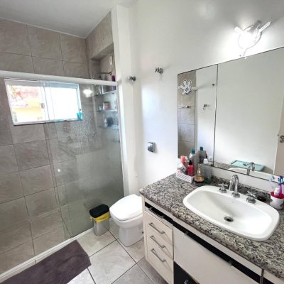Casa Residencial com 348m², 5 quartos (sendo 2 suítes), 5 garagens, no bairro Centro em São José