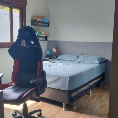 Casa Residencial com 203m², 4 quartos, 1 suíte, 2 garagens, no bairro Sambaqui em Florianópolis