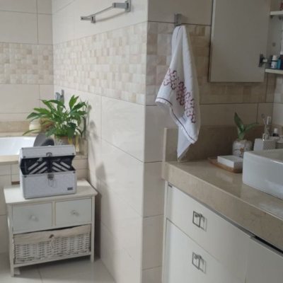 Casa Residencial com 203m², 4 quartos, 1 suíte, 2 garagens, no bairro Sambaqui em Florianópolis