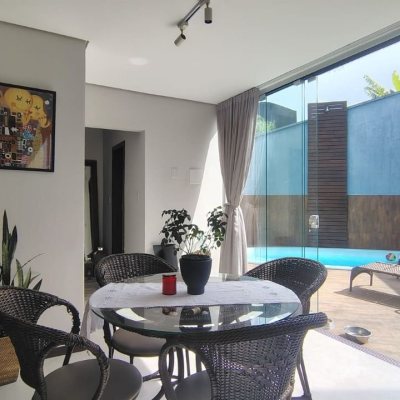 Casa Residencial com 203m², 4 quartos, 1 suíte, 2 garagens, no bairro Sambaqui em Florianópolis