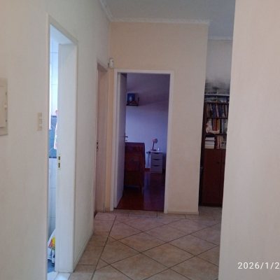 Casa Residencial com 220m², 5 quartos, 2 suítes, 2 garagens, no bairro Itaguaçu em Florianópolis