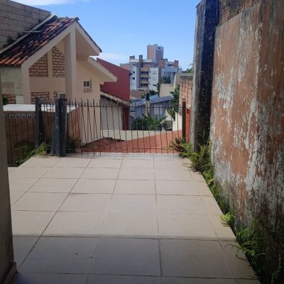 Casa Residencial com 220m², 5 quartos, 2 suítes, 2 garagens, no bairro Itaguaçu em Florianópolis