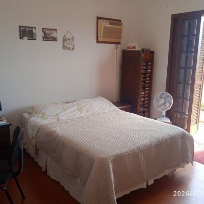 Casa Residencial com 220m², 5 quartos, 2 suítes, 2 garagens, no bairro Itaguaçu em Florianópolis