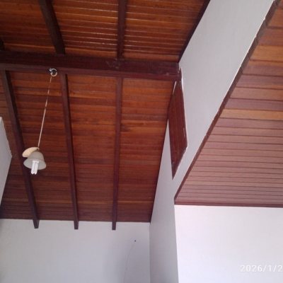 Casa Residencial com 220m², 5 quartos, 2 suítes, 2 garagens, no bairro Itaguaçu em Florianópolis